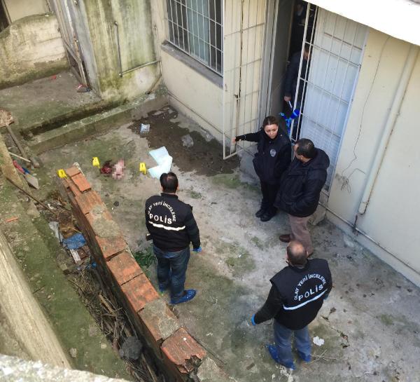 Yeni doğan bebeğini balkondan attıp öldürdüğü iddiasıyla yargılanıyor
