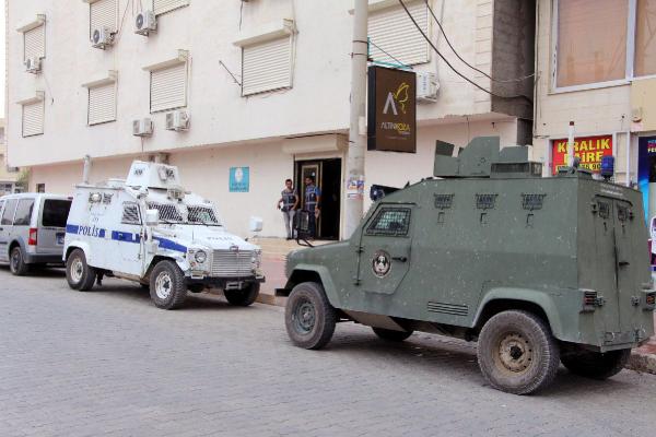 Nusaybin'de polis, özel bir dershanede arama yaptı