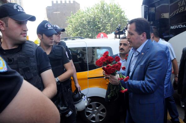 Diyarbakır'da 565 sivil toplum örgütü PKK'ya silah bırak çağrısı yaptı