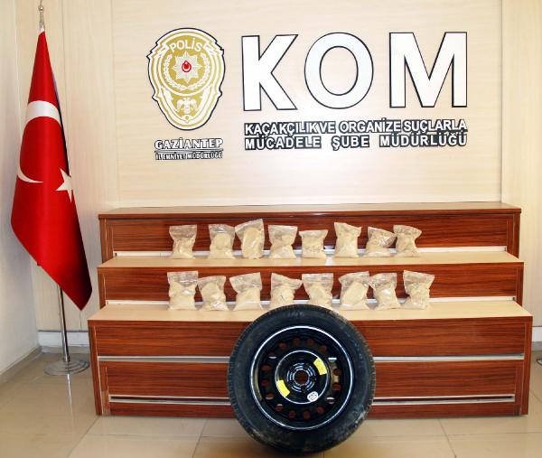 Yedek lastikten 8 kilo eroin çıktı