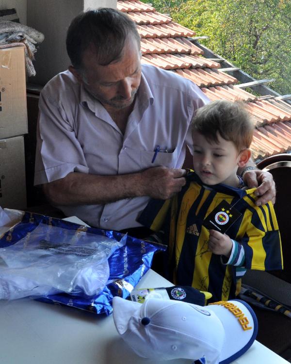 Şehit polisin yeğenine imzalı Fenerbahçe forması