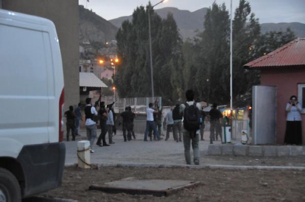 Hakkari'de polise PKK saldırısı; 2 şehit, 2 yaralı (2)