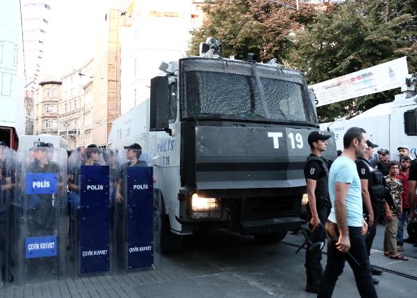 Avukatlardan Cizre için oturma eylemi