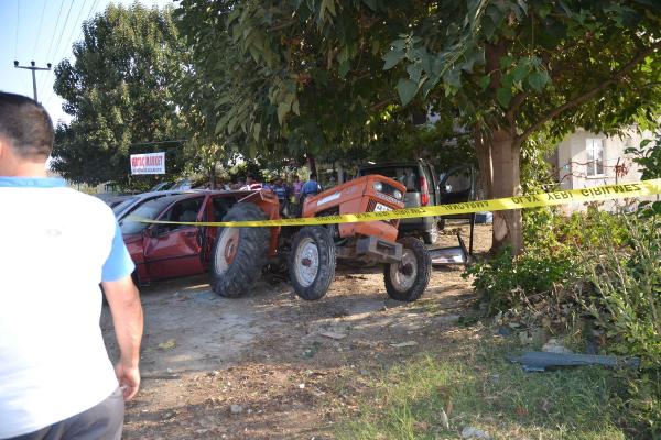 Hafif ticari araç galeriye daldı: 3 yaralı