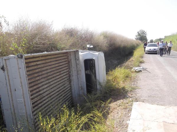 İşçi taşıyan kamyonet devrildi: 1 ölü