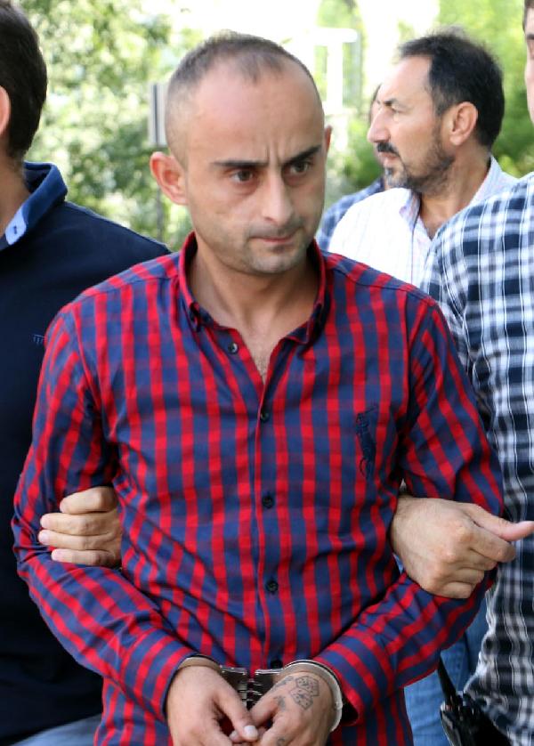 Yolda kalmaması için minibüse aldı, küfürlü konuşunca bıçakladı