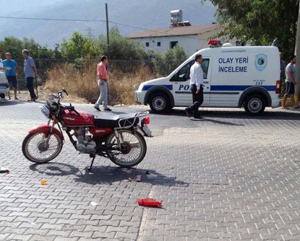 Önce kamyona, ardından midibüse çarpan motosiklet sürücüsü öldü