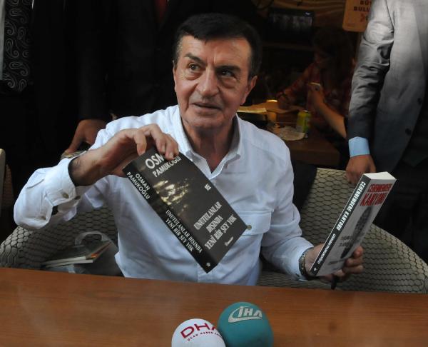 Osman Pamukoğlu Eskişehir'e kitaplarını imzaladı