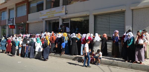 Batman'da dargelirlilere 500 lira bayram yardımı