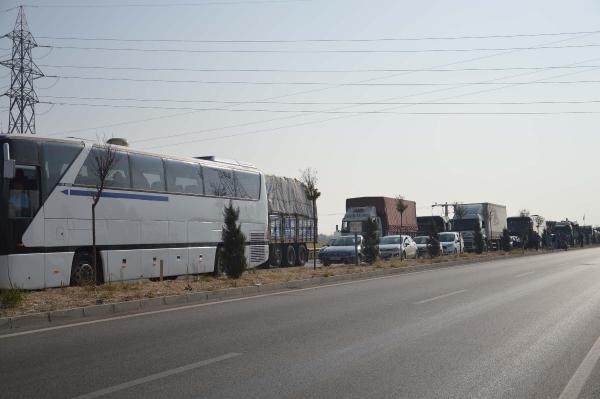Manisa'da 4 araç birbirine girdi: 4 yaralı