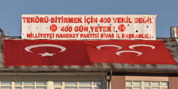MHP'nin pankartına Valilik'ten uyarı
