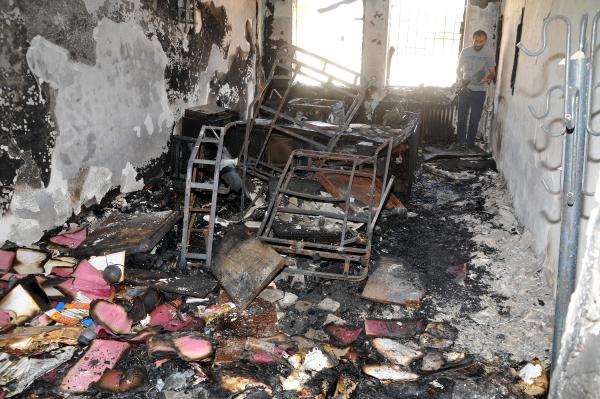 Van'da PKK'lılar okulda yangın çıkardı