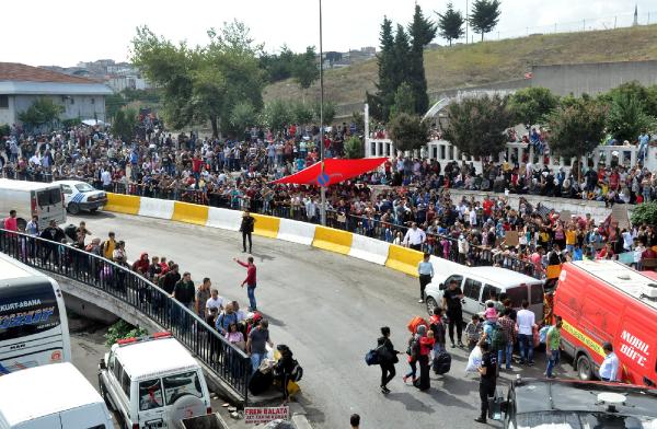 Otogardaki sığınmacıların bekleyişi sürüyor