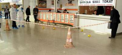 Otobüs terminalinde müşteri kavgası: 2 yaralı