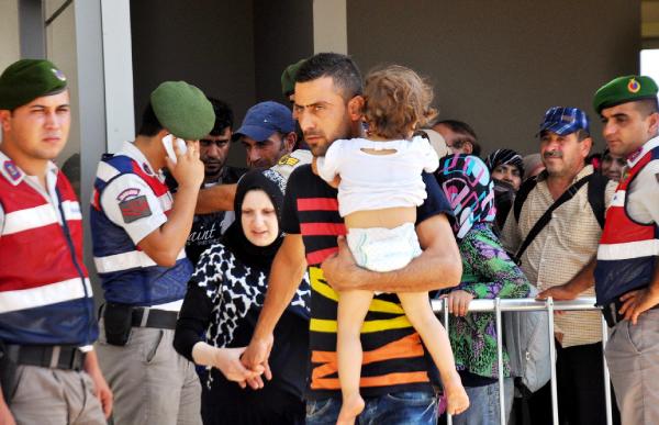 Suriyeli sığınmacılar Mersin'deki kamplara gönderildi