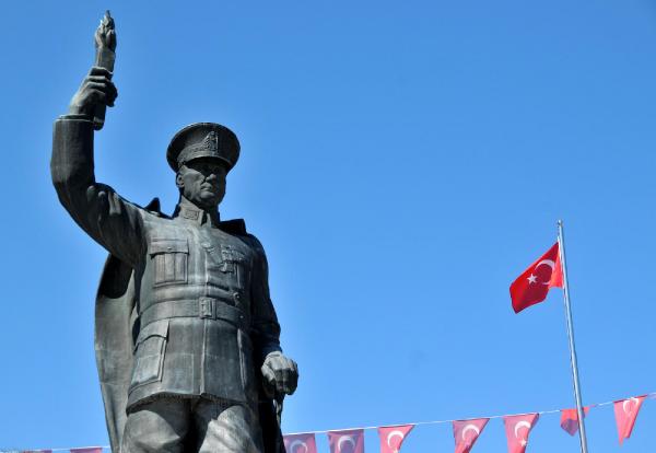 Rize’de 'Atatürk Anıtı kaldırılıyor' tartışması