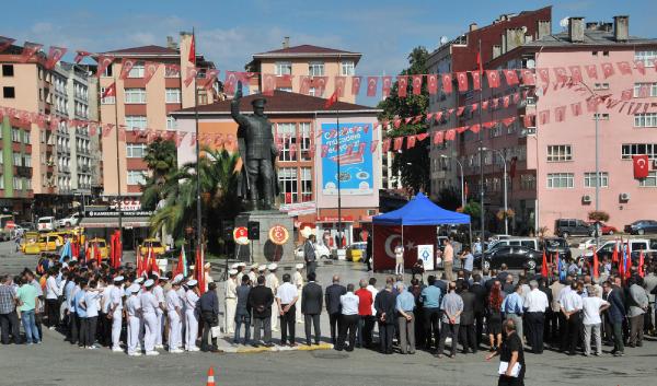 Atatürk'ün Rize’ye gelişinin 91’inci yıldönümünde ilginç şiir: Rizeli silah yapar silah atar, kızdırırsan çeker sokar bıçağı