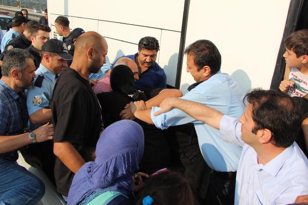 Kampa gitmek istemeyen Suriyeli sığınmacılara polis müdahalesi