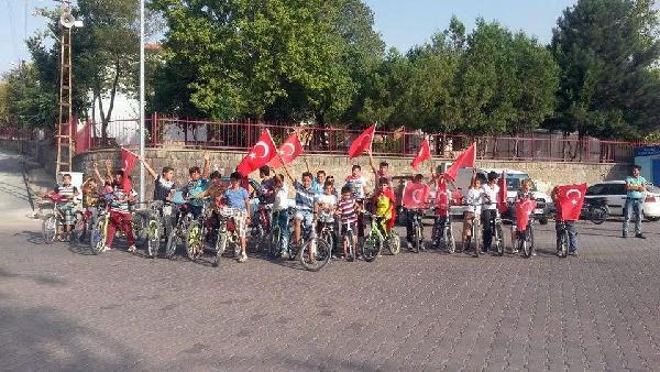 Kayseri'de çocuklardan teröre tepki eylemi