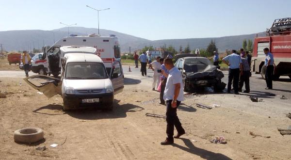 Isparta'da kaza: 3 yaralı