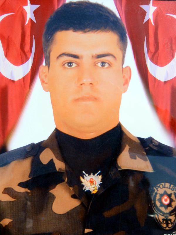 Şehit polis Serkan Saka törenle memleketine uğurlandı