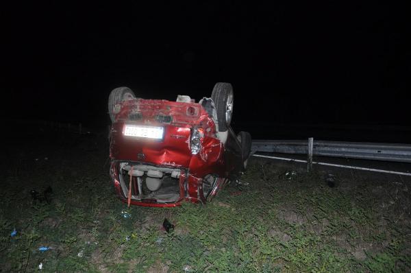 TEM'de bariyere çarpıp sürüklenen otomobilde 1 ölü, 3 yaralı