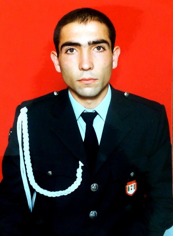 Kaçakçı minibüsle çarptığı polis memuru şehit oldu