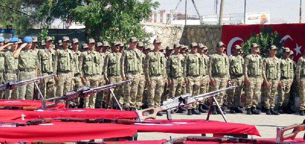 Midyat'ta 94 geçici köy korucusu yemin ederek görevine başladı