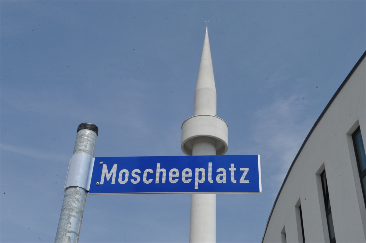 Almanya'da ‘Cami Meydanı’ açıldı