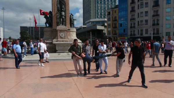Taksim Meydanı'nda gözaltı