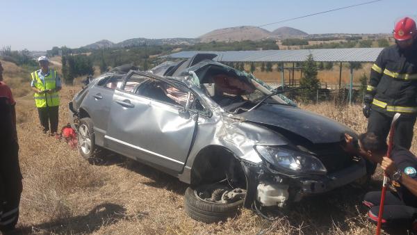Kula'da otomobil tarlaya uçtu: 2 ağır yaralı