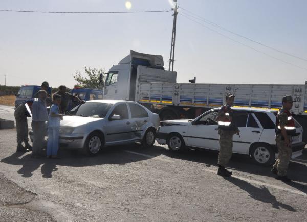 Kahta'da otomobiller çarpıştı: 1 yaralı