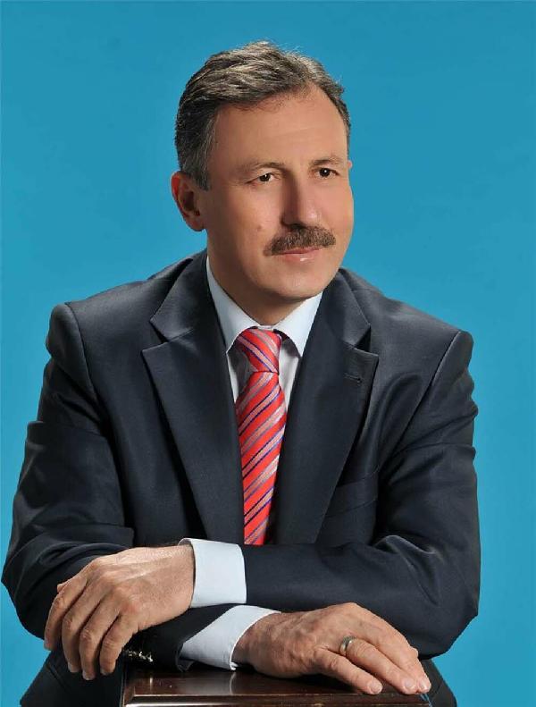 Manisa AK Parti'de ilk sıra bu kez Selçuk Özdağ'ın