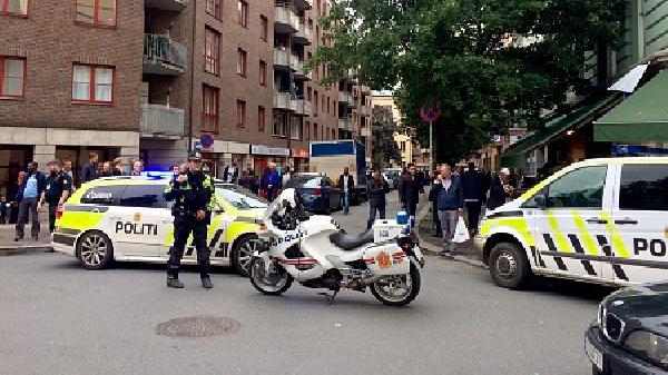Oslo polisi çocuğu bıçaklamak üzere olan kadını vurdu