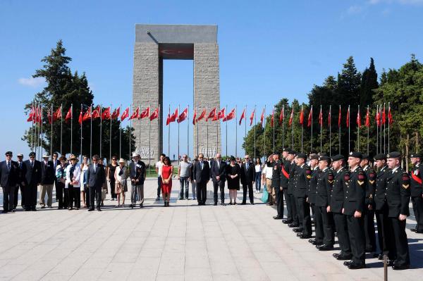 Kanadalılar Gelibolu'da ölen askerlerini andı