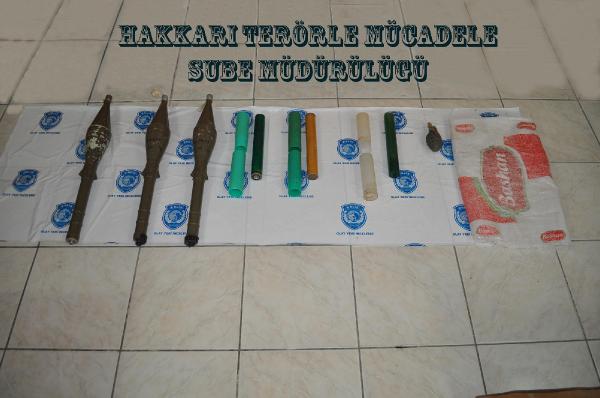 Hakkari'de PKK'ya ait roketatar ve el bombası ele geçirildi