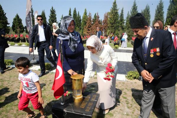 Sare Davutoğlu'ndan madenci şehitliğine ziyaret