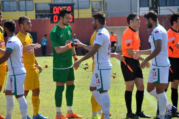 Arsinspor – Cizrespor maçında dostluk gösterisi