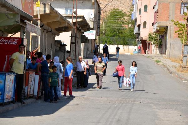 Silvan'da hendek kazan PKK'lılar polisle çatıştı