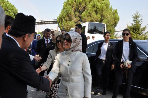 Sare Davutoğlu'ndan madenci şehitliğine ziyaret (2)