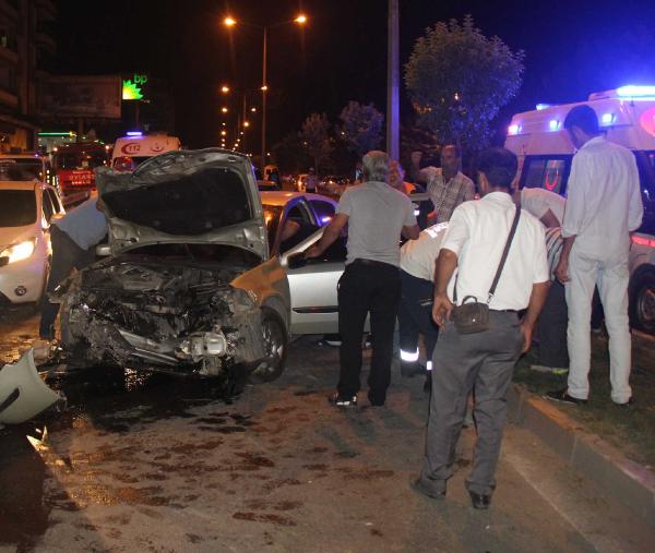 Şanlıurfa’da 2 otomobil çarpıştı: 5 yaralı
