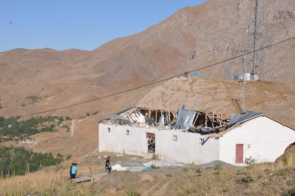Hakkari'de minibüsteki bombayı patlatan PKK'lı parçalandı