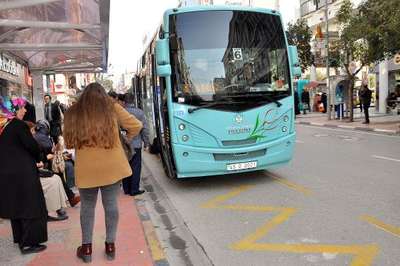 CHP'li Özel, 65 yaş üzerini ücretsiz taşıma mağduriyetini TBMM'ye taşıdı
