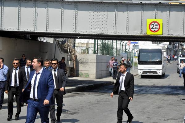 EK- Üst geçide çarpan İETT otobüsünde patlama