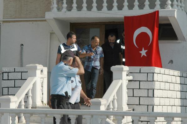 Kuyumcuyu soymak için tünel kazarken yakalandılar