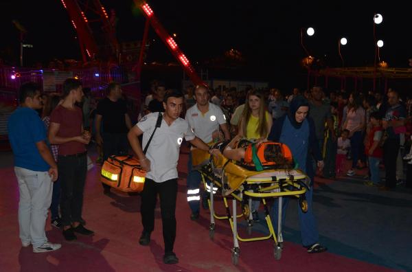 Gondoldan düşen genç kız yaralandı