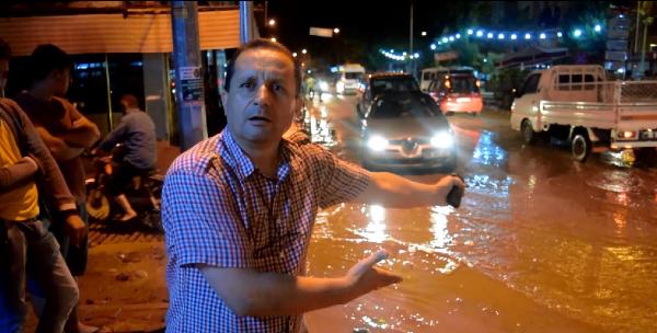 Ödemiş'te sağanak yağmur su baskınlarına yol açtı