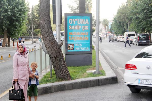 Şanlıurfa’da 'Oy'una sahip çık, huzurumuz kaçmasın' afişi