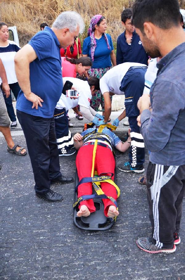 TIR, servis minibüsüyle çarpıştı: 11 yaralı