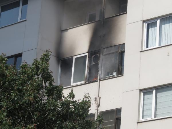 Kadıköy'de işyerinde yangın paniği